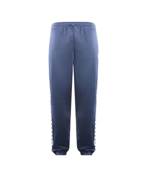 Fred Perry T2507 266 Tonal Tape Carbon Blue Sweat Pants. Peppen Sie Ihren Look mit dieser eleganten Fred Perry Jogginghose auf. Der Loopback-Stoff ist unglaublich bequem und leicht. Genießen Sie einen stilvollen Look, der sich perfekt für jede Aktivität eignet, während der verstellbare Schnürbund den ganzen Tag über für Komfort sorgt. Setzen Sie ein markantes Zeichen, ohne Kompromisse bei der Qualität einzugehen. 2 Seitentaschen, Fred Perry Blue Pants, 54% Polyester, 46% Baumwolle. Bund mit Kordelzug, Gummizug in der Taille und Bündchen am Bein. Fred Perry-Logo auf der linken Gesäßtasche, verschweißte Beine. Style Code: T2507 266