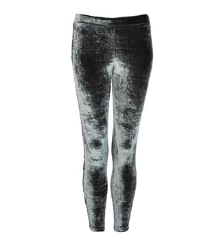 Getailleerde pasvorm (skinny fit)
Elastische tailleband
Franje langs de benen met print
Merknaam op het linkerbeen
Gemaakt van hoogwaardig materiaal
Met stretchgehalte