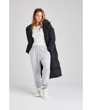 Model is 5'7 and wears a size 8. Regular fit. Hooded. Shower resistant. Zip fastening. Padded.