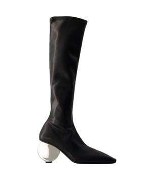 Colours: Black - Black/Mirror. Main material: vegetable nappa leather. Sole: leather. Lining material: leather. Closure: ankle strap with buckle. Toe shape: pointed. Fit: true to size - Sizing European.