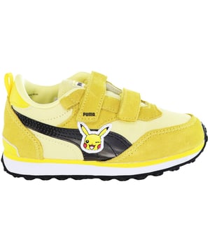 De Puma Pokemon x Rider FV Kids Yellow Trainers zijn een viering van de levendige en fantasierijke wereld van PokÃ©mon. Deze trainers zijn op maat gemaakt voor jonge fans van de franchise en bieden een combinatie van comfort, duurzaamheid en de opwinding van het vastleggen van hun favoriete PokÃ©mon-figuren op hun schoenen. De felgele kleur voegt een vleugje vrolijkheid toe aan de garderobe van elk kind.

Belangrijkste kenmerken:

 PokÃ©mon-samenwerking:  Deze sportschoenen maken deel uit van de samenwerking tussen Puma en PokÃ©mon, met afbeeldingen van Pikachu en andere geliefde PokÃ©mon-figuren. Dit voegt een element van plezier en opwinding toe aan de schoenen.

 Kindvriendelijk ontwerp:  De schoenen zijn ontworpen met kinderen in gedachten, met een comfortabele pasvorm en gemakkelijk te gebruiken klittenband voor probleemloos aan- en uittrekken.

 Dempende tussenzool:  Uitgerust met een dempende tussenzool zorgen deze sportschoenen ervoor dat de voeten van je kind ondersteund en comfortabel zijn tijdens het actieve spelen.

 Duurzame constructie:  De sportschoenen zijn gemaakt om de slijtage van actieve kinderen te weerstaan. Ze zijn gemaakt van kwaliteitsmaterialen die de eisen van jonge avonturiers aankunnen.

 Veilige sluiting: De klittenbandsluiting is gemakkelijk te gebruiken door kinderen en zorgt voor een veilige en nauwsluitende pasvorm.

 Puma en PokÃ©mon-logo:  Op deze gympen staat het Puma-logo naast het iconische PokÃ©mon-logo, wat de authenticiteit van de samenwerking benadrukt.

 Tractiezool:  De rubberen buitenzool biedt goede tractie voor verschillende activiteiten, waardoor ze geschikt zijn voor zowel binnen als buiten spelen.

 Gele kleur: De levendige gele kleur van deze trainers vertegenwoordigt niet alleen de kenmerkende kleur van Pikachu, maar voegt ook een speels en energiek tintje toe aan de outfits van kinderen.