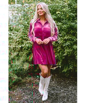 Luxurious velvet fabric for a touch of elegance
  Long sleeves for added warmth and coverage
  Ruffled detailing adds a feminine and playful touch
  Button-up design for easy and adjustable wear
Material: 95% Polyester 5% Elastane