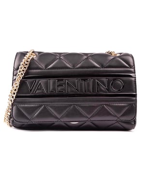 Voeg een chique designerafwerking toe aan je dag- tot avondoutfit met deze zwarte Ada-handtas van Valentino. Hij heeft een klipsluiting, een gequilt ontwerp en wordt afgemaakt met een elegante gouden schouderketting. Bewaar en bescherm deze prachtige tas in de meegeleverde branded stofzak.