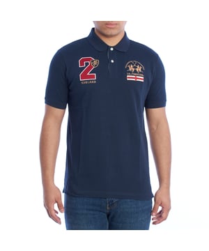 Men's short-sleeved polo shirt La Martina.

 A classic design with unique details defines this La Martina men's polo shirt. Ideal for men looking to combine elegance and comfort, this garment is perfect for both casual occasions and events with a sporty touch.

 Details:

 - Made from soft, breathable piqué fabric for all-day comfort.
 - Polo collar with two-button closure.
 - Distinctive embroidery and appliqués on the chest.
 - Tight sleeve cuffs for added comfort.
 - Regular fit cut, designed for a flattering fit that adapts to different occasions and personal styles.
 - Available in a wide variety of colors.

 This short-sleeved polo shirt from La Martina is the perfect choice for those looking for a versatile and elegant garment, with details that reflect the brand's heritage and sporty style. Ideal for looking classy on any casual or semi-formal occasion.
 Composition: 100% Cotton
 Care:
- Wash at a maximum of 30°C on a delicate cycle.
 - Do not use bleach or whiteners.
 - Iron at low temperature, avoiding embroidery to avoid damaging it.
 - Do not use a dryer.