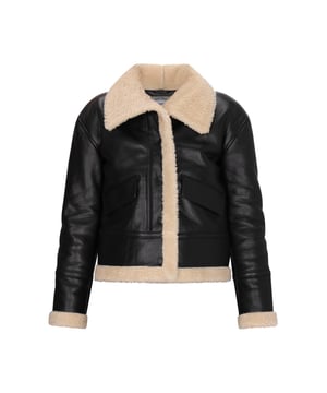 Omarm het ultieme comfort van dit shearling jack, met drukknopen en klepzakken voor functionaliteit. Ontworpen met een gezellige bontkraag, zorgt het voor warmte en isolatie tijdens koude uitstapjes. Dit casual exemplaar is gemaakt van premium lamsleer en heeft lange mouwen en een cropped silhouet dat functionaliteit combineert met een moderne stijl.  Jas