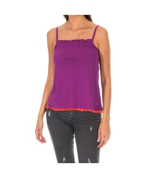 Top de tirantes finos Armand Basi
Color Morado.
Contorno superior elástico, con acabado de volante a tono.
Tejido transpirable y elástico.
Bordado de la firma, en el lateral inferior.
Volante inferior a contraste.
Costuras vistas a tono.

Composición:  100% Algodón.

Instrucciones de lavado:
- Lavar máximo a 40ºC.
- Planchar a media temperatura, máx. 110ºC.
- Permite usar secadora.
- No usar lejía.
- No admite el  lavado en seco.