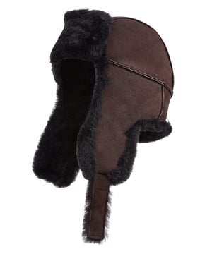 Manténgase cómodo y con estilo con este gorro de aviador de piel de oveja B-55 de la RAF para hombre. Fabricado con piel de oveja auténtica con un suave forro de piel de oveja, ofrece una excelente calidez y comodidad en climas fríos. Diseñado con orejeras y una correa de barbilla segura, este gorro es perfecto para aventuras al aire libre o para uso diario en invierno. Su clásico acabado de cuero negro le aporta un aspecto atemporal y resistente. Características principales: Piel de oveja auténtica con forro de piel de oveja suave Estilo clásico de aviador con acabado negro Orejeras para mayor calidez y protección Correa de barbilla ajustable para un ajuste seguro Ideal para actividades al aire libre en climas fríos y uso diario
