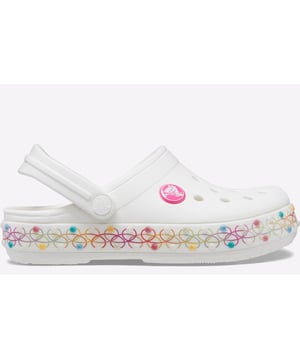 Vintage style and classic Crocs comfort. Made with a lightweight, durable material, the contoured footbeds and outsoles deliver incredible comfort and support for whatever the day has in store.
- Easy to clean
- Pivoting heel straps for a more secure fit
- Iconic Crocs Comfort: Lightweight. Flexible. 360-degree comfort.