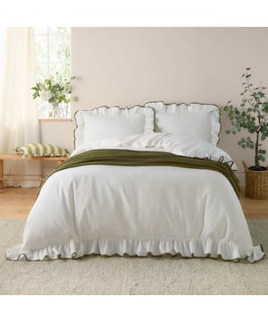 The Blousey Duvet Cover Set offers a simple yet elegant aesthetic, featuring a plain design crafted from soft, 100% cotton sateen. The look is elevated by a delicate ruffle trim and a contrasting piped edge, adding subtle sophistication. Perfect for layering with textured throws and cushions, this set creates a cosy yet fresh look.