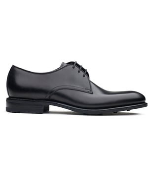 Zapatos negros Loake Hempstead para hombre, fabricados en piel y suela de goma. Incluye: plantilla de piel, ribete Goodyear y suela de goma.