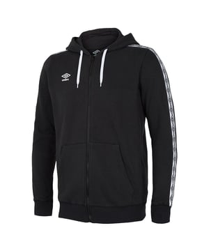 Esta chaqueta de pista es perfecta para aquellos que buscan una opción de moda y funcional para diversas actividades.

Con sus mangas largas y su cierre frontal con cremallera, esta chaqueta proporciona cobertura adicional y permite fácilmente. El color negro ofrece un aspecto atemporal y versátil, lo que lo hace adecuado para una variedad de atuendos y ocasiones.

Hecho a partir de materiales de alta calidad, esta chaqueta de pista asegura una sensación cómoda y acogedora. La tela proporciona calidez y transpirabilidad, lo que permite una comodidad óptima durante los entrenamientos, actividades al aire libre o salidas informales.

La característica destacada de esta chaqueta de pista son los detalles grabados a lo largo de las mangas. Los acentos de cinta agregan un toque de estilo e interés visual, mejorando el diseño general. También dan un guiño a la herencia deportiva de Umbro, creando un aspecto dinámico y atlético.

Con una capucha, esta chaqueta ofrece protección adicional contra los elementos. El capó se puede ajustar para un ajuste personalizado, proporcionando calor y cobertura adicionales cuando sea necesario. Los puños acanalados y el dobladillo aseguran un ajuste seguro y cómodo, manteniendo la chaqueta en su lugar durante el movimiento.

Ya sea que te diriges al gimnasio, haciendo recados o conociendo amigos, la chaqueta de pista de hombres con capucha con capucha con cinta adhesiva de la manga larga Umbro es una opción versátil y elegante. Su combinación de comodidad, estilo y funcionalidad le permite mantenerse a la moda mientras mantiene cálido y de moda. Eleve su juego de ropa exterior con esta elegante y deportiva chaqueta de pista.