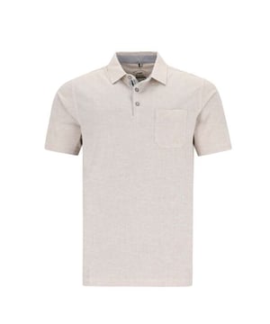 Entdecken Sie das Hajo Poloshirt für Herren, das mühelos Stil und Komfort vereint. Dieses klassische Poloshirt verfügt über einen zeitlosen Polokragen und eine dezente Knopfleiste, die dem Shirt eine elegante Note verleihen. Der kleine Logostick auf der Brust setzt einen subtilen Akzent, während die kleine Brusttasche praktischen Nutzen bietet.  Das kurzärmelige Design und die Regular Fit Passform garantieren optimalen Tragekomfort und Bewegungsfreiheit, perfekt für den Alltag oder besondere Anlässe. Hergestellt aus hochwertigen Materialien, verspricht dieses Poloshirt Langlebigkeit und ein angenehmes Hautgefühl.  Ob kombiniert mit Jeans für einen lässigen Look oder mit Chinos für einen smarten Auftritt - dieses Poloshirt ist vielseitig einsetzbar und passt zu jedem Stil. Es ist die ideale Wahl für modebewusste Männer, die Wert auf Qualität und zeitloses Design legen.  Die sorgfältige Verarbeitung und die Liebe zum Detail machen dieses Poloshirt zu einem unverzichtbaren Bestandteil Ihrer Garderobe. Mit dem Hajo Poloshirt sind Sie stets gut gekleidet und genießen gleichzeitig höchsten Komfort. Entdecken Sie ein Kleidungsstück, das Ihren Alltag bereichert und Ihnen jederzeit einen souveränen Auftritt sichert.