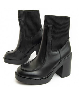 Botines de tacón para mujeres. Ajuste cómodo. Hechos con materiales veganos. Fabricados por otras marcas para nuestra marca. Medidas aproximadas: tacón de 9 cm, plataforma de 2 cm, altura del eje de 14 cm y ancho del eje de 10 cm.