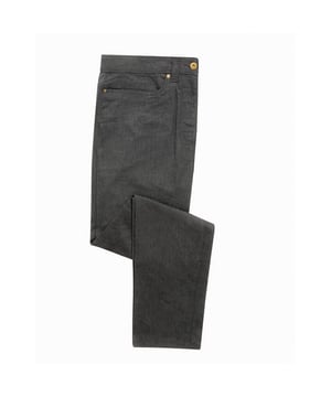 63% Polyester, 35% Baumwolle, 2% Elasthan. Gewebe: Stretch. Muster: Einfarbig. 260gsm. Verschluss: Knopf, YKK-Reißverschluss. Gürtelschlaufen, pflegeleicht. Taschen: 2 Fronttaschen, 2 aufgesetzte Rückentaschen. Passform: Klassisch. Nachhaltigkeit: Amfori, BSCI, REACH, WRAP zertifiziert.