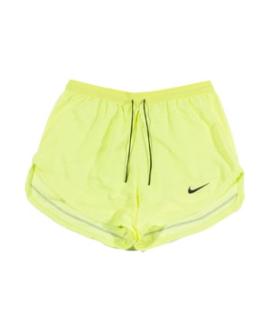 Breathable enough for your run. Light enough for all-day wear. The Nike Run Division Pinnacle Shorts deliver a design created from athlete-informed data, courtesy of the Advanced Running Concepts (ARC) team. They use perforated details and smooth materials for support. The result is ventilated comfort, helping you stay dry through every mile.

An elastic waistband with a drawcord lets you adjust the fit. The low-profile waistband helps reduce heat and friction while you run.