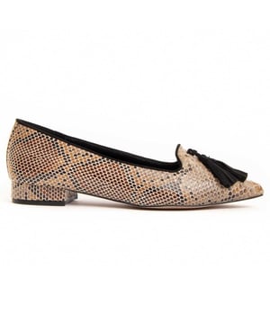Lässiger Ballerina für Damen. Bequeme Passform. Gepolsterte Innensohle aus Naturleder. Hergestellt von anderen Marken für unsere Marke.
