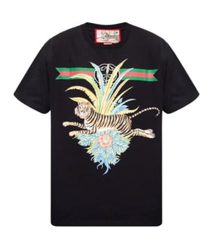 Gucci Black Tee, 100% Cotton, Made In Italy, Flower Logo Design On Front, This tee Is a regular fit should be perfect for this tee. 