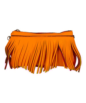 Strandtasche mit Fransen, mit abnehmbarem Schultergurt aus Neopren. Ausgestattet mit Handschlaufe. Handgefertigtes Produkt. Hergestellt in Italien.