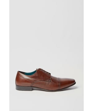 Classic Derby-style lace-up design
        Sleek toe cap detailing for added sophistication
        Smooth leather upper with subtle texture
        Sturdy sole for enhanced durability and comfort
        Versatile dark brown hue suitable for various occasions
    
    Step into refined style with these Banks Smart leather Derby shoes from Burton. Perfect for the discerning gent who appreciates timeless elegance, these shoes strike the ideal balance between sophistication and versatility. Whether you're heading to the office, attending a smart-casual event, or meeting mates at the local for a posh pint, these Derby shoes will ensure you look the part. Pair them with tailored trousers and a crisp shirt for a polished workday look, or dress them down with dark denim and a blazer for evening drinks. The classic design and quality craftsmanship make these shoes a wardrobe staple that will serve you well for years to come, adapting effortlessly to your lifestyle needs. From boardroom presentations to weekend brunches, these Derby shoes will keep you stepping out in style.