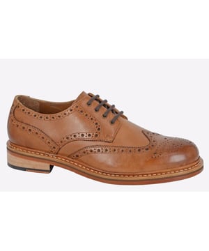 Perfect for the sophisticated modern man, these Woodland Brisbane Gibson brogues boast a classic tan leather upper with all the detailing expected of this timeless silhouette. Featuring brogue punch-hole detailing and intricate stitching that is sure to turn heads.
- Durable leather upper
- Burnished effect for increased visual appeal
- Classic brogue detailing
- Padded leather sockliner
- 4-eyelet lace fastening
- Goodyear Welted Outsole