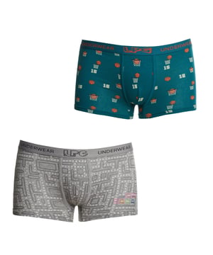 Set van 2 boxers voor jongens van Le Petit Garçon, ontworpen om dagelijks comfort, ondersteuning en stijl te bieden.

 Kenmerken:

 - Ademende stof: Gemaakt met hoogwaardige materialen die de luchtcirculatie bevorderen, waardoor de huid koel en droog blijft.
 - Anatomische voorkant: Zorgt voor een comfortabele en stevige pasvorm, voorkomt schuren en zorgt voor bewegingsvrijheid.
 - Elastische tailleband: Zachte tailleband met merklogo voor een stevige pasvorm en modern detail.
 - Aantrekkelijk ontwerp: Verkrijgbaar in verschillende leuke kleuren en prints waar kinderen dol op zullen zijn.

 Deze boxers zijn perfect voor actieve jongens en bieden comfort en een functioneel ontwerp dat hen de hele dag vergezelt.
 Samenstelling: 95% Katoen, 5% Elastaan
 Onderhoud:
- Wassen op max. temperatuur. 30º.
 - Geen bleekmiddel gebruiken.
 - Geen droger gebruiken.
 - Niet strijken.
 - Niet chemisch reinigen.