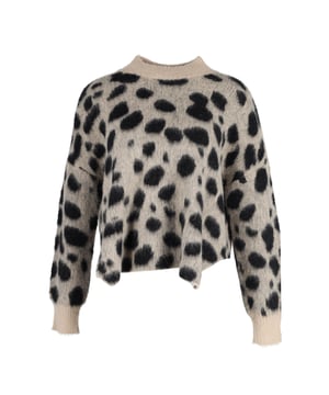 Ein sofortiger Klassiker, dieser Hugo Boss Pullover wird dafür sorgen, dass Ihre Garderobe auch in den kommenden Jahren frisch aussieht. Mit einem schicken Stehkragen, gesenkten Schultern und gerippten Bündchen lässt sich dieses schlichte Design mühelos mit einem Blazer oder Cardigan für einen mühelos stilvollen Look kombinieren.  
Hugo Boss Fellyna Jacquard Tierdruck Pullover in Beige und Schwarz Nylon  
Zustand: Neu mit Etikett  
Abnutzungsspuren: Keine  
Material: Nylon | Polyamid  
Farbe: Beige  
Größe: UK 8 / US 4  
SKU: 268017