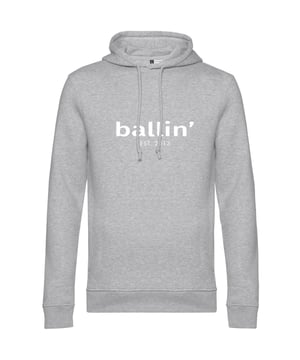 Heren Hoodie van het merk Ballin Est. 2013. De hoodies van Ballin Est. 2013 zijn gemaakt van 80% biologisch katoen en 20% gerecycled polyester, en hebben een normale pasvorm. Het zachte katoen zorgt voor een heerlijk draagcomfort.  Modelnaam: Basic HoodieCategorie: heren hoodieMaterialen: biologisch katoen, gerecycled polyesterKleur: grijs