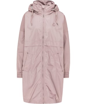 Glänzend und stilvoll präsentiert sich dieser Oversize-Parka von DreiMaster Maritim. Das weiche und glänzende Material locker und fließend und wird durch ein weiches Jersey-Melange-Innenfutter angenehm ergänzt. Der abgerundete Saum auf Vorder- und Rückseite sowie der schmale, rundherum verlaufende Kragen verleihen dem Mantel einen trendigen Charakter. Praktisches Extra: In den hohen Stehkragen ist eine abgefütterte Kapuze mit Tunnelzug und Kordel integriert. Optisch abgerundet wird das Design durch die breiten elastischen Bündchen an den Ärmeln sowie durch die großen seitlichen Eingrifftaschen mit Druckknopf. Maritime Details, wie der gestickte Anker auf Brusthöhe oder kleine Nieten mit Ankermotiv setzen labeltypische Akzente.  Parka