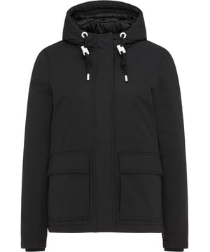 Mit dieser Damenjacke von ICEBOUND sind Sie nicht nur sportlich, sondern auch wasser- und windabweisend unterwegs, was sich besonders für lange Spaziergänge zur kalten Jahreszeit eignet. Eine weiche, wattierte Innenseite und der mit einer Druckknopfleiste verdeckte, hochgeschlossene Reißverschluss sorgen dafür, dass Ihnen bei niedrigen Temperaturen warm ist. Zudem befindet sich das wattierte Futter auch in der Kapuzeninnenseite und kann so ausgestattet mit einer Kordel super eine Mütze ersetzen. Ob in den Pattentaschen oder den versteckten seitlichen Eingrifftaschen, Ihre Hände werden von einem weichen Fleece-Futter gewärmt. Neben den Taschen außen können Sie wichtige Habseligkeiten in einer Innentasche verstauen. Dazu kommen die tolle Verarbeitung und die aufwendigen Logo-Details, wie die gravierten Buttons und Kordelösen.  Jacke