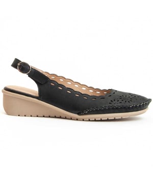 Mocasin mujer con cuña. Plantilla acolchada. Ajuste cómodo. Suela antideslizante. Costuras reforzadas. Fabricado por otras marcas para nuestra marca. Medidas aproximadas: cuña de 4 cm.