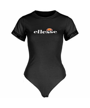 Body negro Flarino de Ellesse para mujer: un complemento elegante y con estilo para tu armario que combina comodidad y moda sin esfuerzo. Con su versátil color negro, su diseño ajustado y su encanto deportivo, el body Flarino de Ellesse está listo para realzar tus looks deportivos e informales.

Características principales:

 Diseño elegante:  El Flarino Bodysuit de Ellesse presenta un diseño elegante y aerodinámico que añade un toque de sofisticación a tu atuendo.

 Color negro versátil: El color negro ofrece versatilidad y combina a la perfección con una gran variedad de partes de abajo, lo que permite un estilo fácil.

 Tejido cómodo:  Fabricado con materiales cómodos y elásticos, el body ofrece un ajuste ceñido y flexible sobre la piel.

 Atractivo deportivo:  El diseño deportivo del body, combinado con su silueta ajustada, contribuye a su encanto atlético.

 Logotipo icónico:  El logotipo de Ellesse aparece a menudo en el body, representando la herencia de ropa deportiva de la marca y su compromiso con la calidad.

 Silueta ajustada:  La silueta ajustada acentúa los contornos del cuerpo, creando un aspecto favorecedor y seguro.

 Diseño sin mangas:  El diseño sin mangas facilita el movimiento y la flexibilidad durante los entrenamientos y las actividades cotidianas.

 Cierre a presión: El body está diseñado normalmente con un cierre a presión en la parte inferior, lo que facilita ponérselo y quitárselo.

 Estilo versátil:  El body Flarino es adecuado para diversas actividades, desde entrenamientos y yoga hasta capas debajo de conjuntos para un aspecto elegante.

 Estilo urbano contemporáneo:  Con su diseño contemporáneo y su toque deportivo, el body Flarino atrae a las personas que valoran la comodidad y el estilo en su vestuario diario.