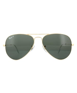 Ray-Ban Zonnebril Aviator 3025 Goud Groen gepolariseerd 001/58 62mm werden oorspronkelijk ontworpen in 1936 voor Amerikaanse militaire piloten en zijn sindsdien een van de meest iconische zonnebrilmodellen ter wereld geworden. Het tijdloze ontwerp wordt gekenmerkt door het dunne metaaldraadframe, grote traanvormige lenzen en fijne metalen tempels met siliconen tips en neuskussens voor een aangepaste en comfortabele pasvorm. Dit klassieke model is verkrijgbaar in verschillende maten en een scala aan kleur.