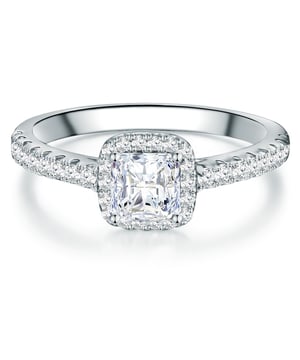 If you love glamor, you cannot resist this exclusive engagement ring: the Entouragering of the Manufaktur Surry 1934 enchants with the elegant ensemble of a narrow ring rail, crowned by a glittering gem in pavé frame. The semi-occupied ring rail made of rhodium-plated 925 sterling silver is densely occupied with small jewelry, which, as a Halo wreath, close around the angular zirconia solitary in the brilliant cut and impressively bring it into its own. The result is an incomparable sparkle at the hand of your loved ones and is guaranteed to make your application an unforgettable experience!