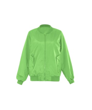 Die sportliche Blousonjacke von myMo ATHLSR geht praktisch zu allem und immer. Gefertigt aus einem leicht glänzenden Material verfügt es über schräge Pattentaschen mit Druckknopf und komfortable Rippbündchen. Kombiniert mit Jeans und Sneakern gelingt ein modisch perfektes Zusammenspiel.  Jacke