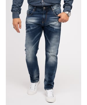 Die Jeans ist ein echter Stilklassiker, die zu nahezu jeder Gelegenheit getragen werden kann. Die Trendmarke "Indumentum" präsentiert Ihnen eine große Auswahl an modernen Herren Jeans, die für Freizeit, Alltag und Büro infrage kommen. Entdecken Sie verschiedene Designs, unterschiedliche Passformen und stylische Waschungen. Die Herren Jeans von "Indumentum" sind sehr bequem, sehen dabei gut aus und bieten eine hervorragende Qualität, sodass Sie lange Ihre Freude daran haben werden. Indumentum bietet Herren Jeans auch in großen Größen, sodass es für jeden Typ Mann das passende Modell gibt. Darüber hinaus können Sie sich zwischen diversen Passformen entscheiden.