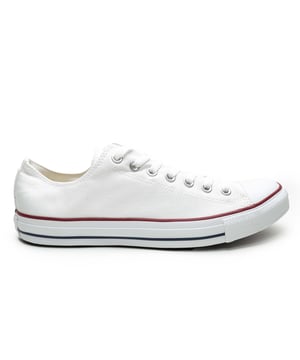 Specificaties: De meest iconische sneaker ter wereld, bekend om zijn onmiskenbare silhouet Bovenwerk: Canvas Vetersluiting: Platte veter Zooltype: Platte zool met logo