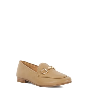 The timeless loafer is a Dune London signature. Meticulously crafted from premium leather, this traditional loafer profile features an elongated almond toe for a sleek silhouette. Finished with our signature interlocking DD snaffle, Glair is the perfect pairing with tailoring and will transcend seasons.