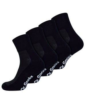 Dr.Socks ist eine Marke, die sich zum Ziel gesetzt hat, innovativ zu sein, wenn es darum geht, Ihre Füße bequem zu halten. Wir glauben daran, dass es wichtig ist, sich um das eigene Wohlbefinden zu kümmern, etwas, das in unserem stressigen Alltag oft vergessen wird. Durch die Verwendung hochwertiger Materialien ist Dr.Socks in der Lage, einige der besten Socken herzustellen, die helfen, gesundheitliche Probleme, die unsere Füße betreffen, zu lindern. Bambus ist bekannt für seine luxuriöse Weichheit und seinen Komfort und ist der Baumwolle überlegen. Seine natürlichen Eigenschaften als Feuchtigkeitstransporteur halten die Füße schweißfrei und verbessern die Atmungsaktivität und den allgemeinen Komfort. Diese Socken sind ideal für Menschen mit Diabetes, die unter schlechter Durchblutung oder geschwollenen Knöcheln leiden. Das kurze Knöcheldesign ist perfekt gemacht und ideal für zusätzlichen Komfort bei wärmerem Wetter. Diese Socken haben auch einen gepolsterten Fuß für zusätzlichen Komfort an der Basis Ihres Fußes. Sie haben ein extra breites, nicht elastisches Oberteil, das es den Socken ermöglicht, sich der natürlichen Form Ihrer Beine anzupassen und so schmerzhafte Ringelspuren zu vermeiden, die durch die Einschnürung entstehen, die bei normaler Elastizität entstehen kann. Die handgekettelten, glatten Zehennähte sorgen für optimalen Komfort und verringern gleichzeitig die Gefahr, dass Ihre Zehen gereizt werden. Die Dr.Socks Short Bamboo Diabetic Socks bestehen aus 43% Viskose aus Bambus, 40% Bio-Baumwolle, 12% Polyester, 3% Polyamid, 2% Elasthan und sind in 2 Farben erhältlich: Schwarz oder Weiß. Sie sind in 4 Größen erhältlich: 4-7 UK (37-40 EUR, 5-8 US), 6-8 UK (39-42 EUR, 7-9 US), 9-11 UK (43-45 EUR, 10-12 US) & 12-14 UK (46-50 EUR, 13-15 US) und sind sicher waschmaschinenfest.