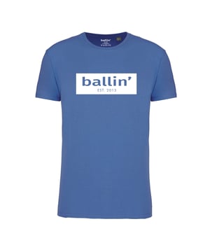 Camiseta de hombre de la marca Ballin Est. 2013. Las camisetas de Ballin Est. 2013 están hechas de algodón 100% orgánico, y tienen un corte regular. El suave algodón proporciona una gran comodidad.  Nombre del modelo: Cut Out Logo ShirtCategoría: camiseta de hombreMateriales: algodón orgánicoColor: azul
