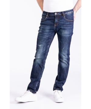 Die Markus ist eine Slim-Fit-Jeans mit starken destroyed Details im Used-Look