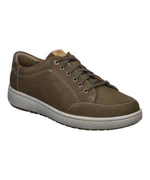 De sneaker is door ons gemaakt van duurzaam nubuckleer. zorgt voor een stevige grip in de schoen. Het David 03-model is uitgerust met een verwisselbaar binnenzool. De Strobel-fabricagemethode, typisch voor sneakers, maakt de schoen bijzonder robuust. Met de H-schoenwijdte is de sneaker David 03 ideaal voor zeer brede voeten. Geniet van uw vrije tijd met onze metgezel.