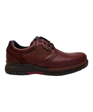 Zapato fabricado en piel, cuenta con plantilla confortable interior, cierre de cordon y suela antideslizante.