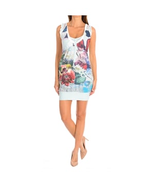 Vestido sin mangas Desigual.
Color Blanco rayas
Cuello redondo y elástico
Diseño bordado en hombro y diseño veraniego.
Costuras vistas a tono.

Composición:  95% Poliester, 5% Elastano

Instrucciones de lavado:
- Lavar temp. Max 30ºC.
-Lavar y planchar al reves.