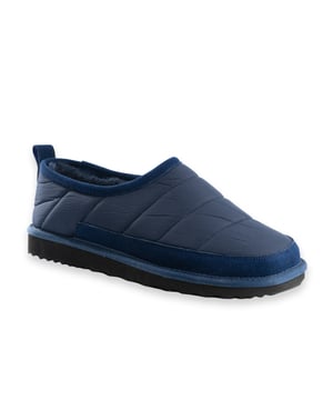 Malla acolchada sin cordones. A la moda para llevar por dentro o por fuera. Parte superior acolchada de malla. Forro de lana de oveja. Plantilla de lana de oveja. La suela de EVA/goma la hace ligera y duradera.
