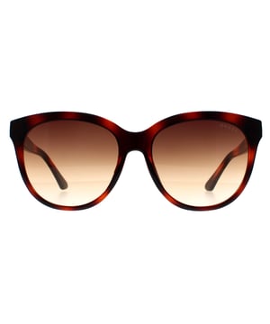 Die Guess GU7850 53F Sonnenbrille in havanna-blond und braun hat ein rundes, elegantes Design, das mühelos moderne Trends mit einem Hauch von klassischer Eleganz verbindet. Das Gestell ist aus hochwertigem Acetat gefertigt, das eine lange Lebensdauer und Leistung garantiert. Das Guess-Logo ist auf den Bügeln angebracht, um die Authentizität der Marke zu garantieren.