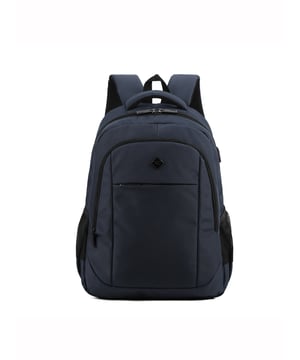 Mochila unisex. El cierre es con cremallera. Los bolsillos internos son bolsillos multifuncionales. Los bolsillos exteriores son dos frontales con cremallera y dos laterales abiertos. Falta la correa para el hombro. El asa es de tela. Hay un compartimento interno. El material exterior es poliéster. Internamente está forrado en poliéster. Medidas: 49x37x17 cm. Producto de moda