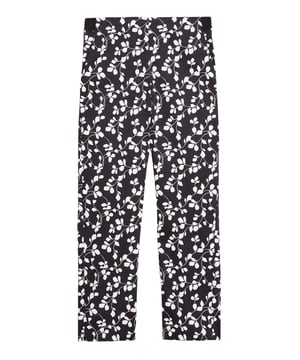 Enjoy summers in the city with these polished casual trousers. Cotton rich fabric makes them soft and breathable. Cropped and slim throughout, great for warmer days. All-over floral design. All of the cotton for our clothing is sustainably sourced and always will be.
Fit: Slim, Sizing: As expected