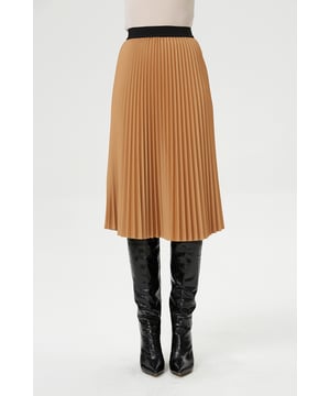 Een heel mooi wijd uitlopend volume gecreëerd door de zonplooien en een comfortabele slijtage dankzij het elastiek. Deze rok kan ook worden gedragen met een grote trui of vest en sneakers voor een "cocooning" -stijl of het kan de verfijnde kaart spelen met een blazer en laarzen. Een veilige gok voor vele gelegenheden.

Productdetails:
Vorm: trapeze
Lengte: 77 cm, onder de knie
Elastische taille