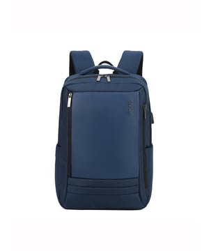 Mochila unisex. El cierre es con cremallera. Los bolsillos internos son bolsillos multifuncionales. Hay tres bolsillos externos con cremallera. Falta la correa para el hombro. El asa es de tela. Hay un compartimento interno. El material exterior es poliéster. Internamente está forrado en poliéster. Medidas: 30x15x42 cm. Producto de moda