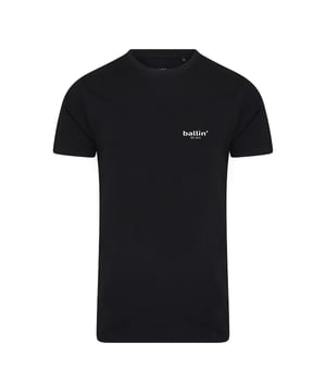 Heren t-shirt van het merk Ballin Est. 2013. Deze shirts van Ballin Est. 2013 zijn gemaakt van 100% biologisch katoen, en hebben tapered fit. Dit is een iets smallere pasvorm. Het zachte katoen zorgt voor een heerlijk draagcomfort.  Modelnaam: Small Logo ShirtCategorie: heren t-shirtMaterialen: biologisch katoenKleur: zwart